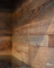 Charger l'image dans la galerie, Revêtement de bois brun déligné
