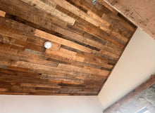 Charger l'image dans la galerie, Revêtement de bois brun déligné
