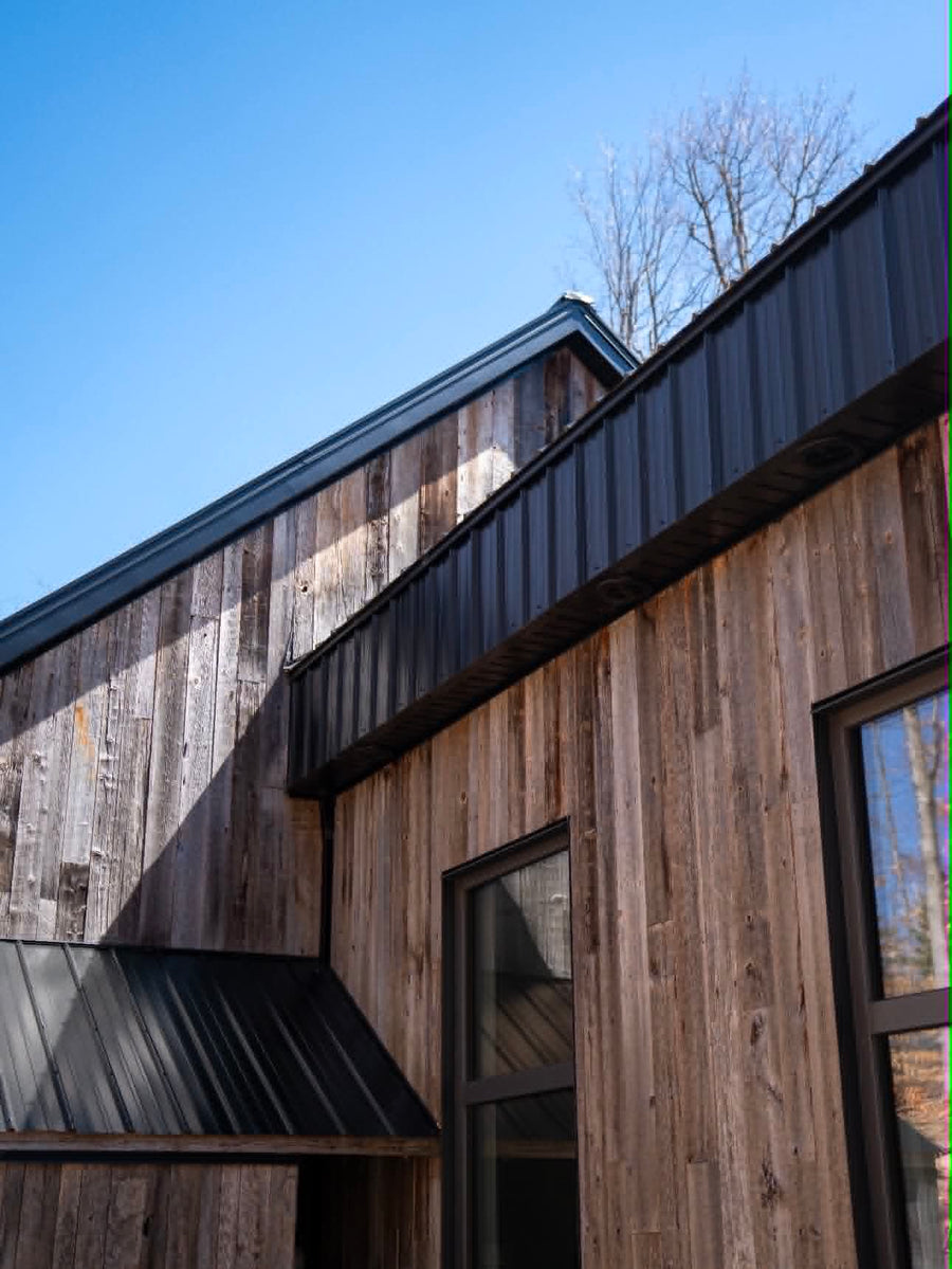 Revêtement extérieur en bois gris